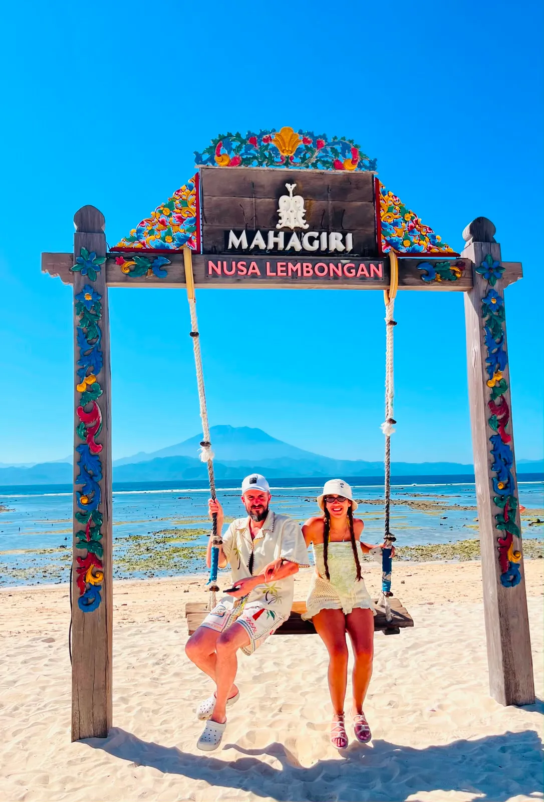 Ayunan Mahagiri Resort latar Gunung Agung