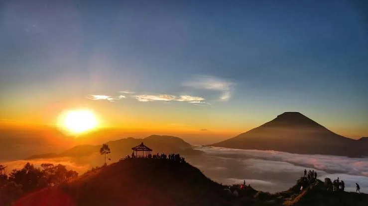 Ilustrasi Sunrise Sikunir Dieng