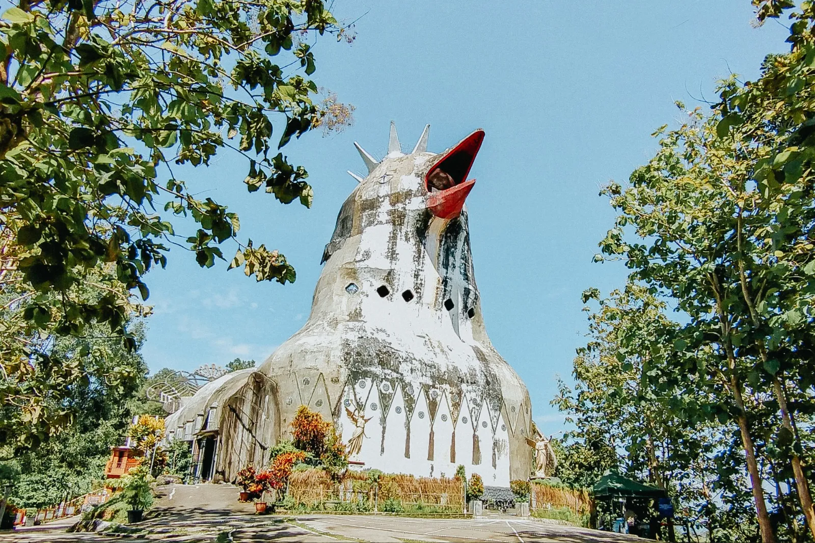 Ilustrasi Bukit Rhema Gereja Ayam