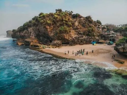 Ilustrasi pantai Gunungkidul