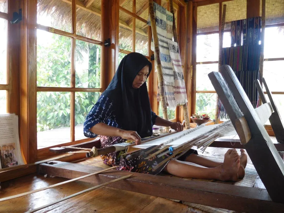Hand weaving on the combo day