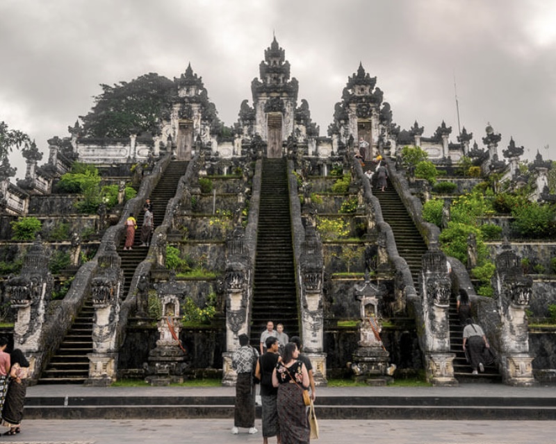 Lempuyang Temple Gate of Heaven with Mount Agung