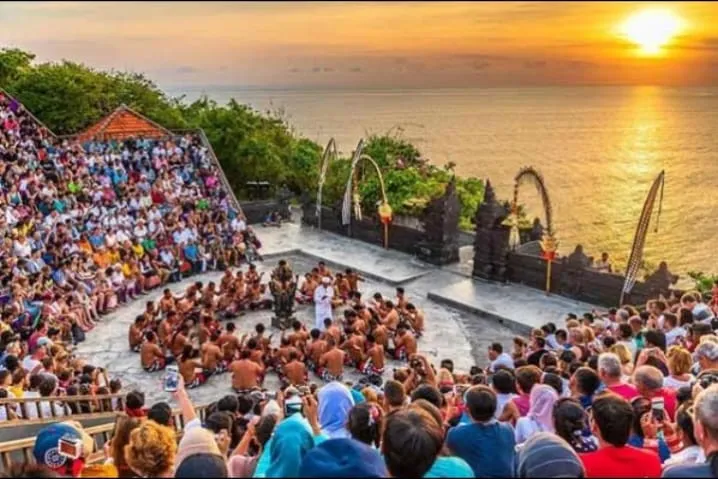 Uluwatu Temple on the cliff