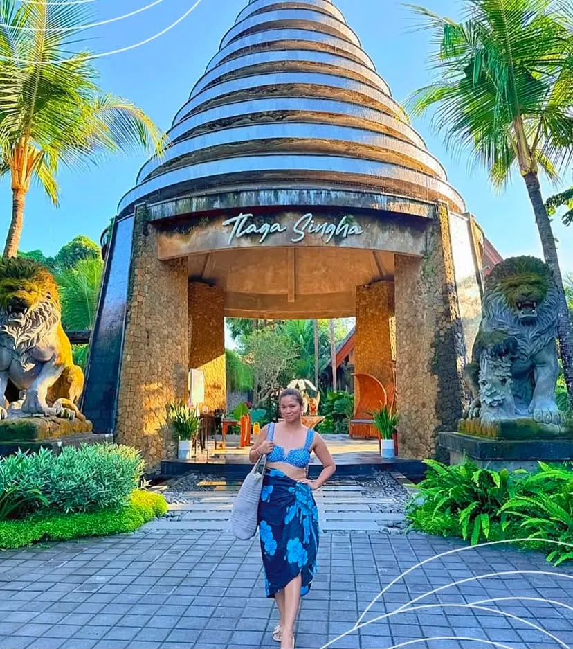 Guest at the Tlaga Singha entrance gate
