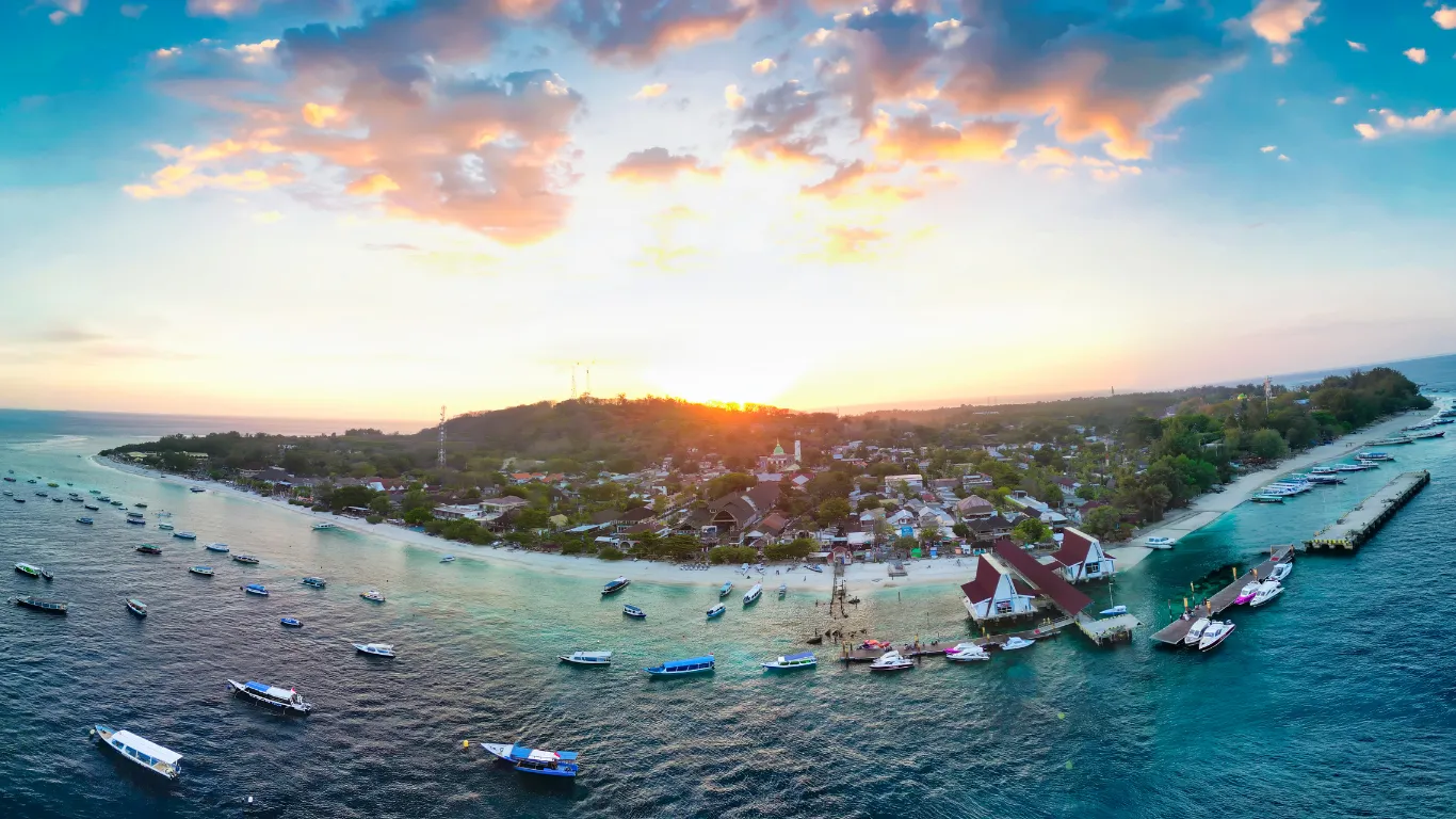 Open sea between Nusa Penida and the Gilis