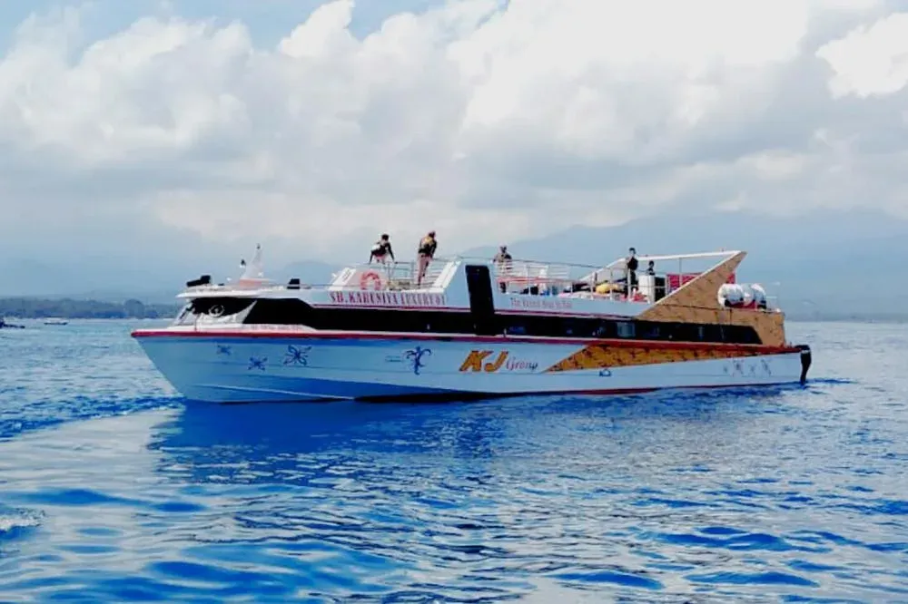 Karuniya Luxury Fast Boat on the water