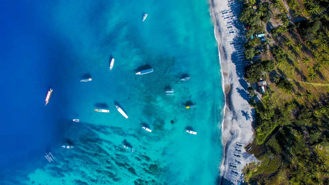 Turquoise Lombok coastline and clear tropical water