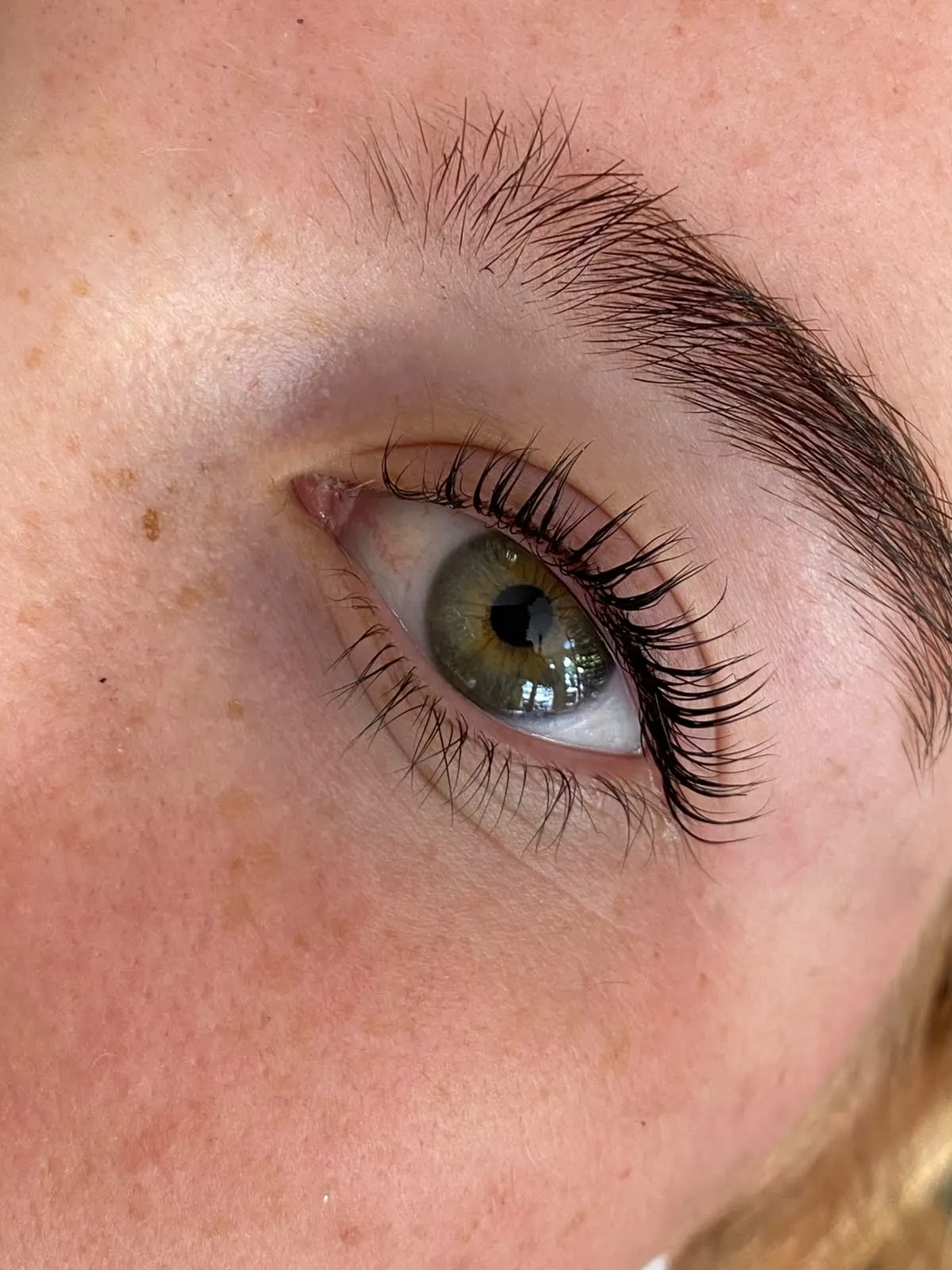 Lash lift and tint detail