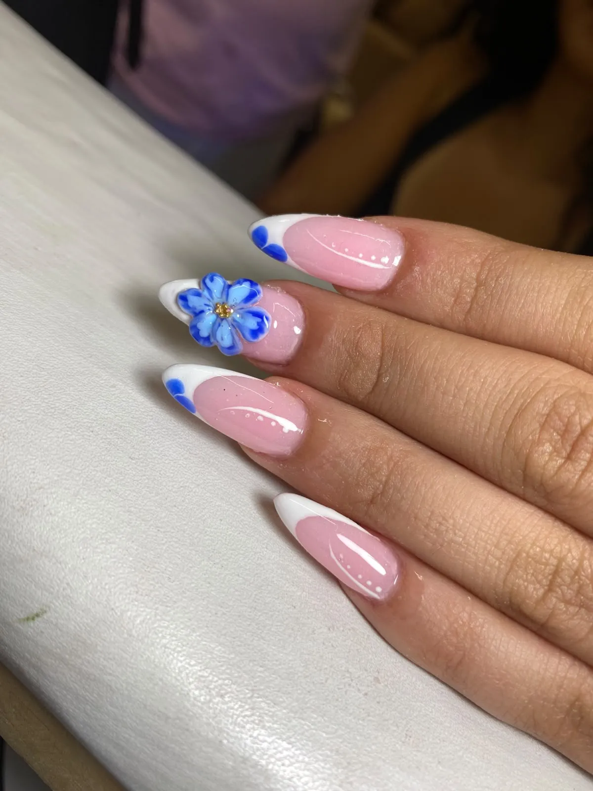 Nail art with floral details