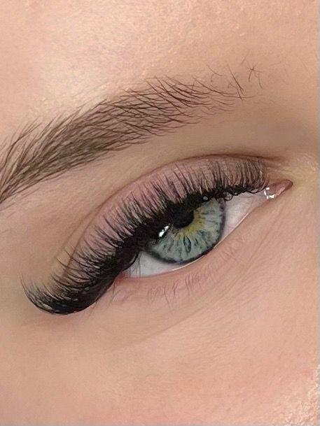 Bold cat eye lashes after styling