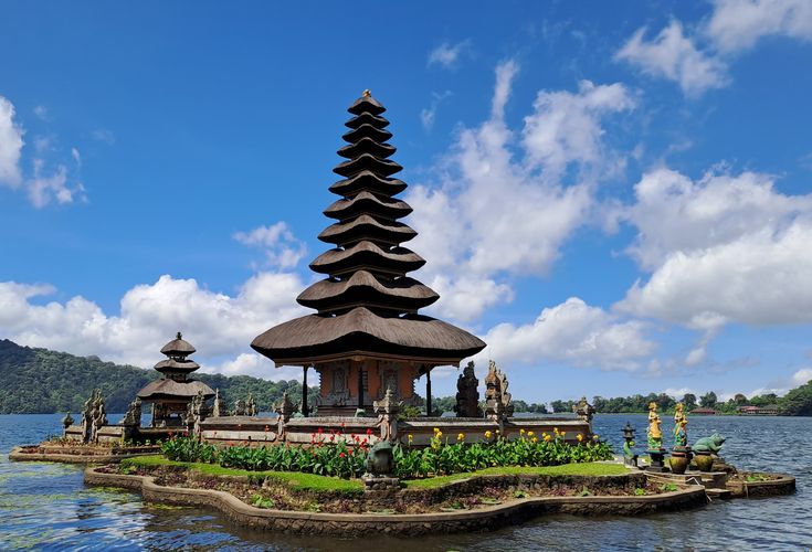 Bali Bedugul and Tanah Lot Tour