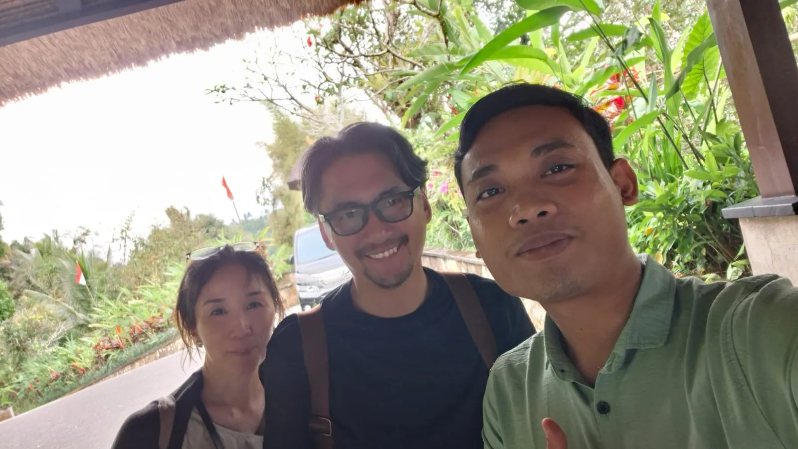 Guests with driver on a private tour from Ubud
