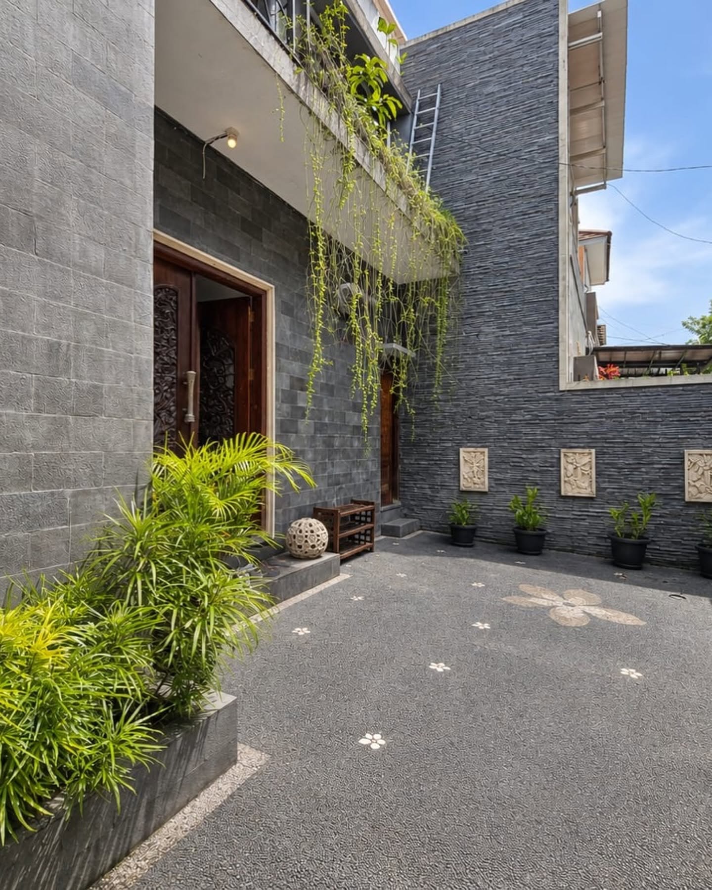 Luxury Bali villa pool and garden