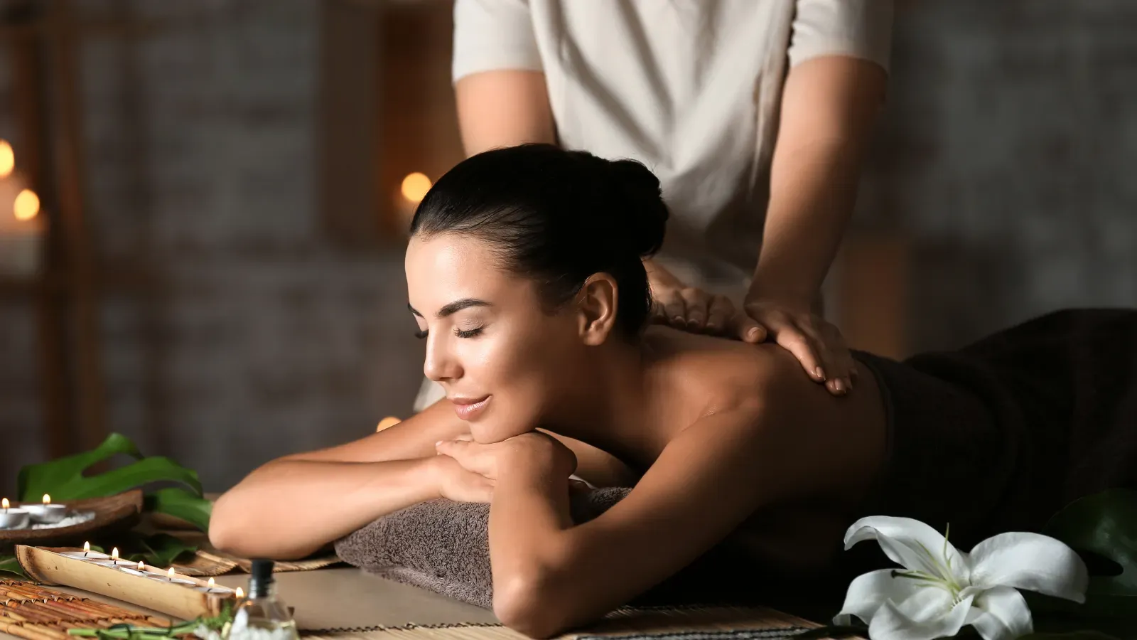 Aromatherapy massage with essential oils in Bali