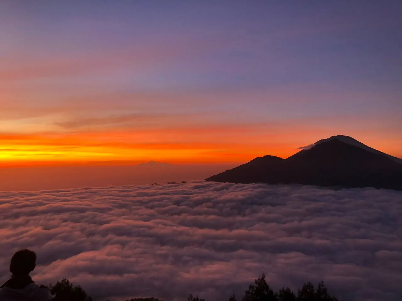 Pemandangan Indah Pura Terapung Danau Batur