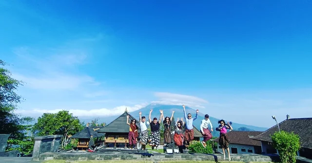 Lempuyang Jump Shot BNB BALI TRIP