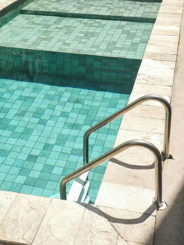 Perbaikan & Renovasi Kolam Renang